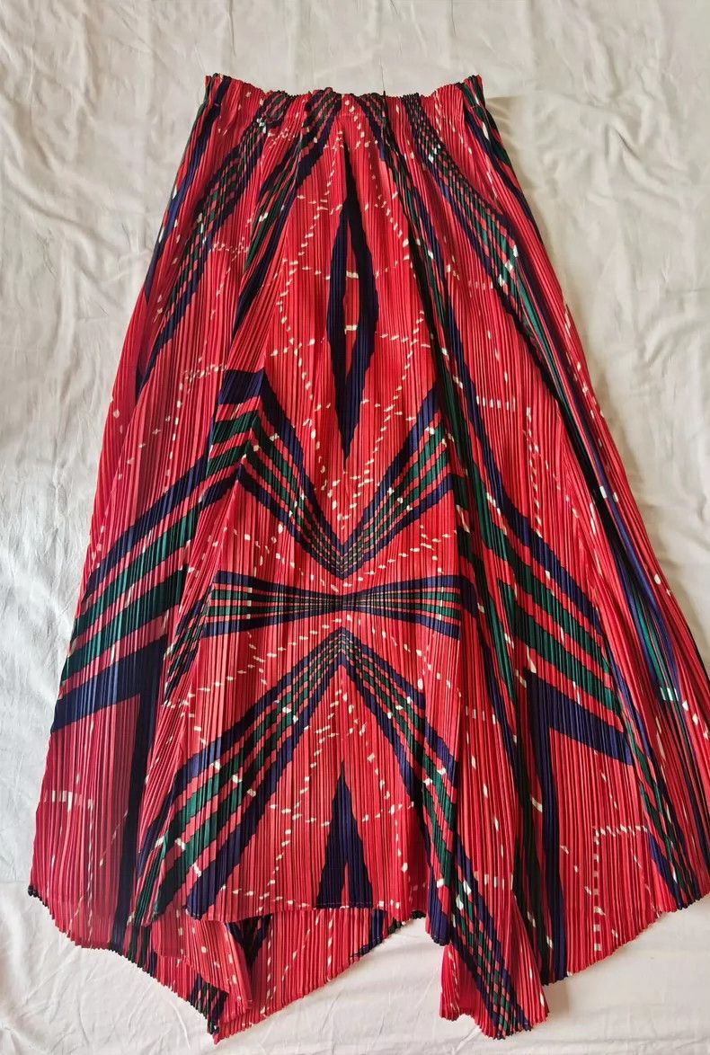 Issey Miyake Issey Miyake size:3 A geometrically printed pleated red sk Size 31" - 2 Thumbnail