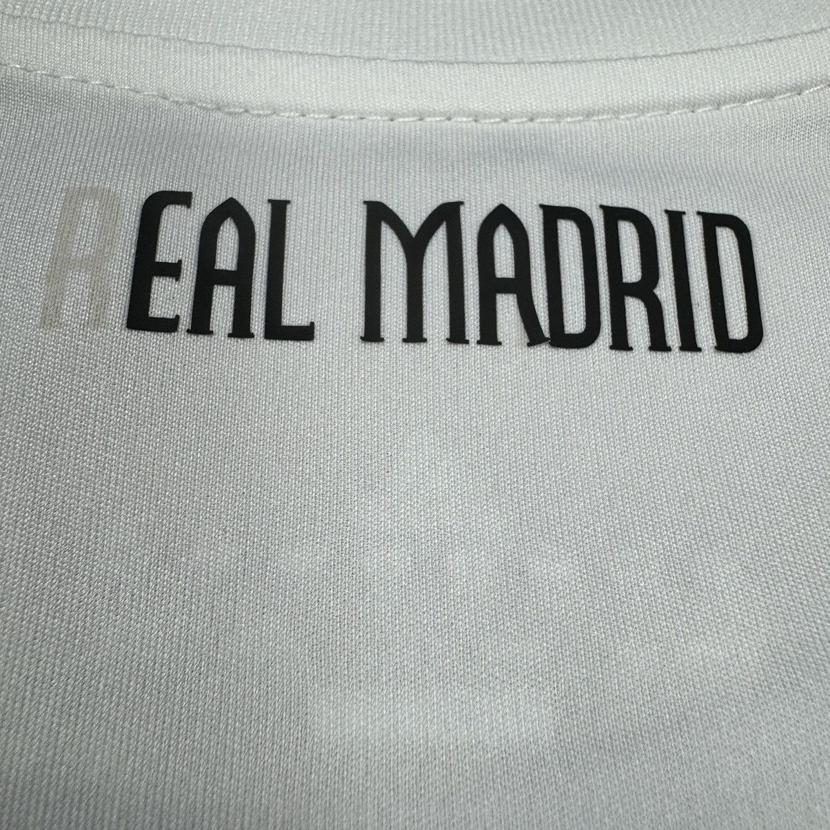 Adidas Vintage Real Madrid ‘OZIL’ Home Jersey Size US S / EU 44-46 / 1 - 18 Thumbnail