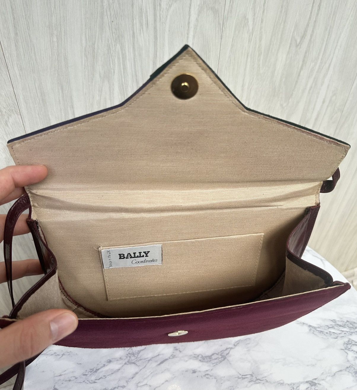 Bally VINTAGE 1980s BALLY Burgundy Suede and Leather Crossbody Bag Size ONE SIZE - 16 Thumbnail