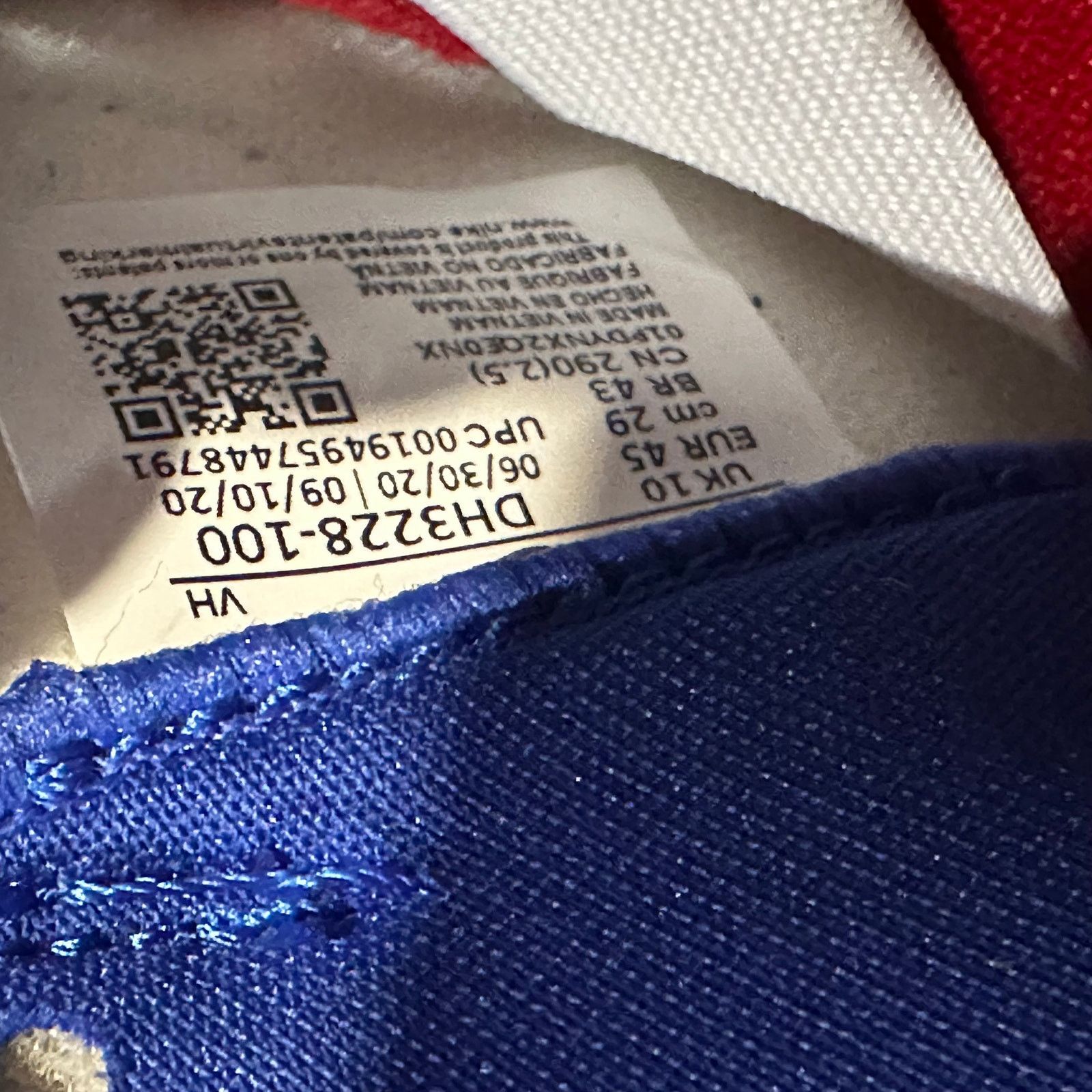 Supreme Nike SB Dunk Low Supreme Hyper Royal – Size 11 – Brand New Size US 11 / EU 44 - 8 Thumbnail