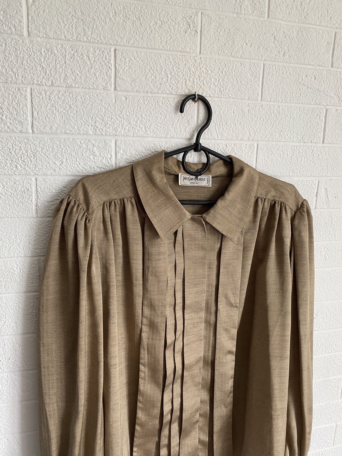 Vintage × Yves Saint Laurent Vintage Yves Saint Laurent Cowear Blouse Polyester Shirt Size M / US 6-8 / IT 42-44 - 5 Thumbnail