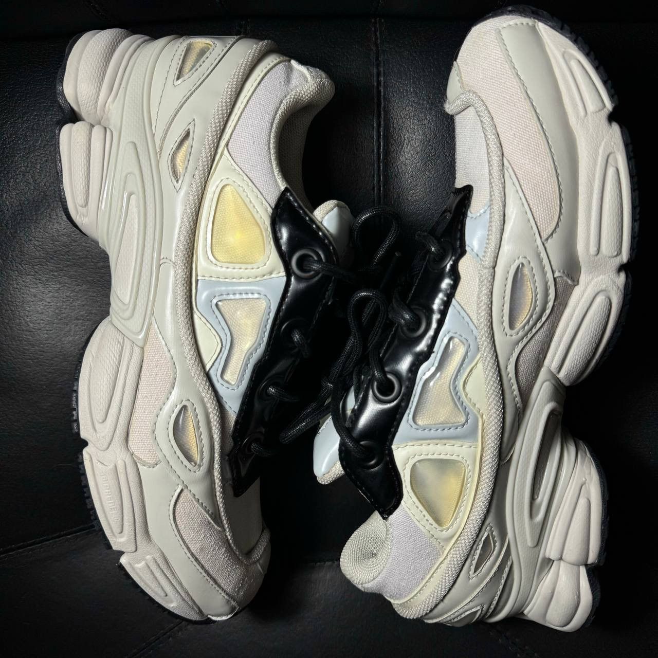 Adidas × Raf Simons Adidas Raf Simons ozweego Ozweego Cream Size US 9.5 / EU 42-43 - 4 Thumbnail