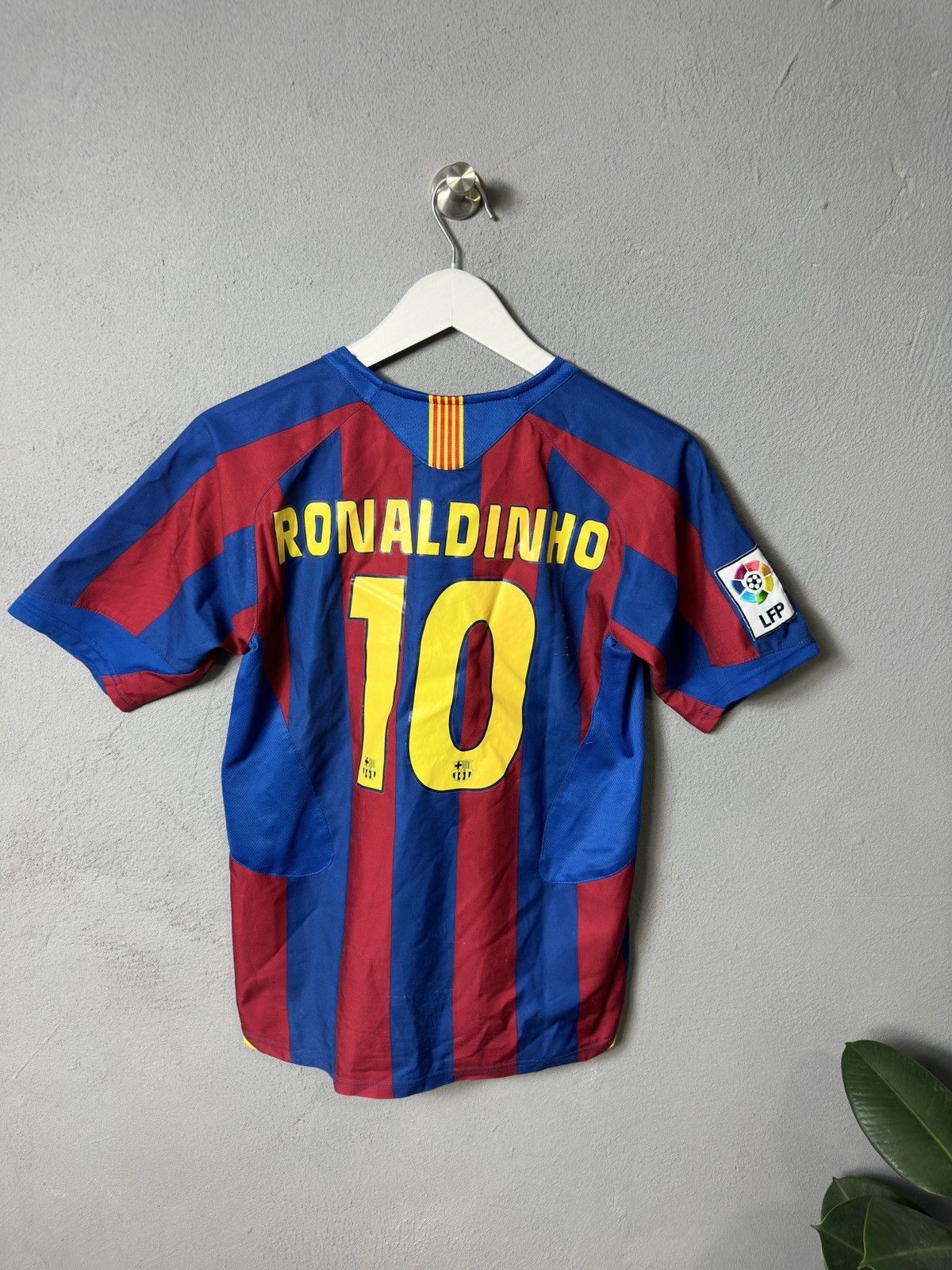Vintage Nike FC Barcelona Ronaldinho Soccer Jersey #10