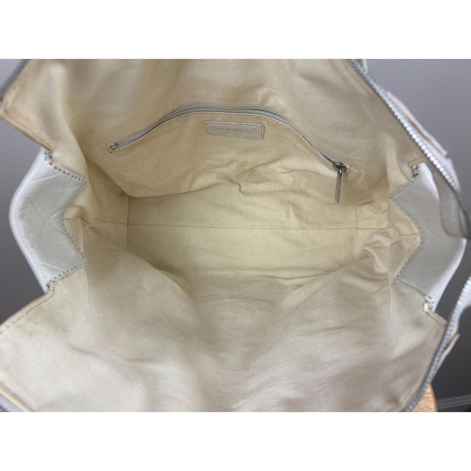 Chanel Authentic Chanel Vintage White All Day Top Handle Bag Size ONE SIZE - 12 Thumbnail