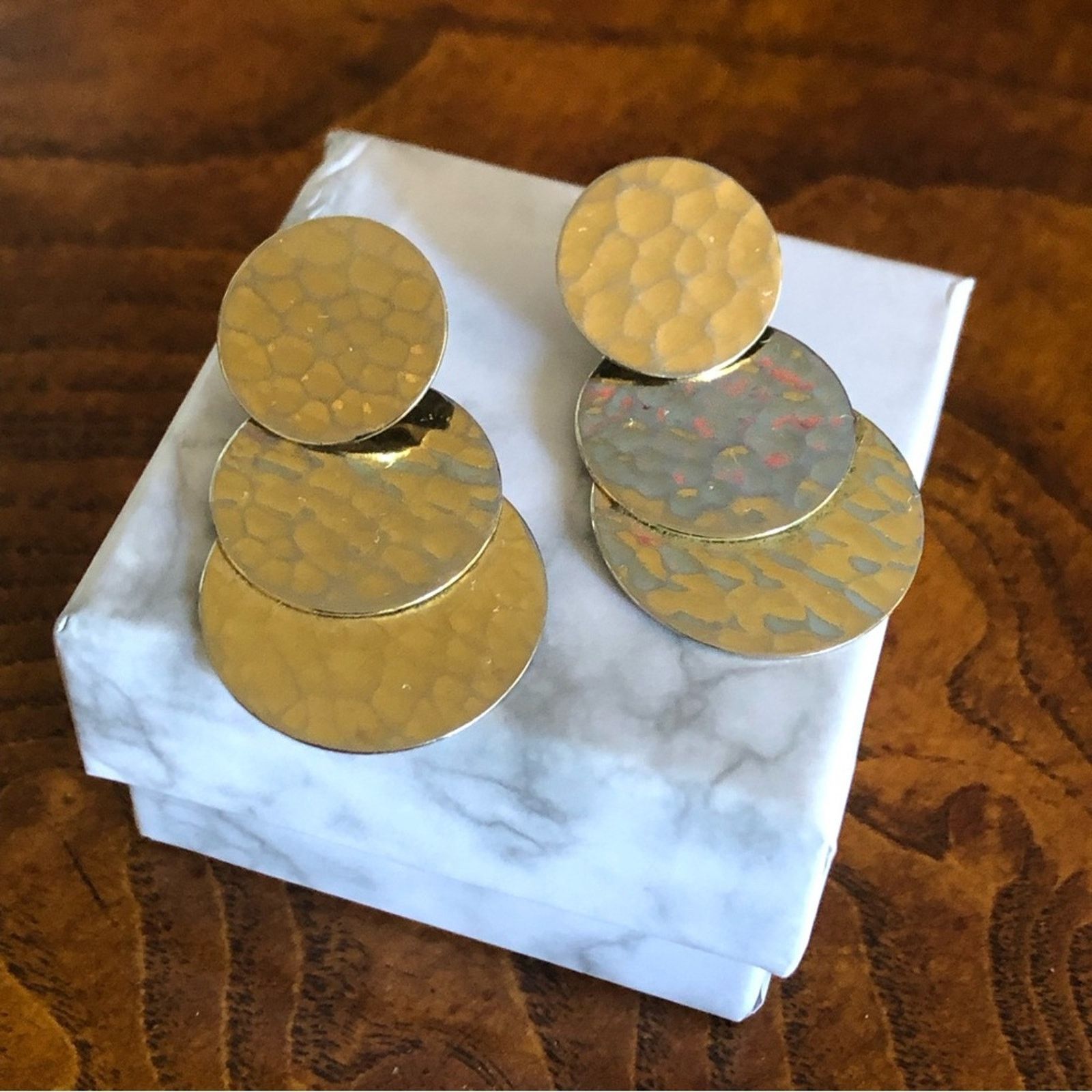 Vintage Vintage hammered graduated overlap gold plated earrings Size ONE SIZE - 3 Thumbnail