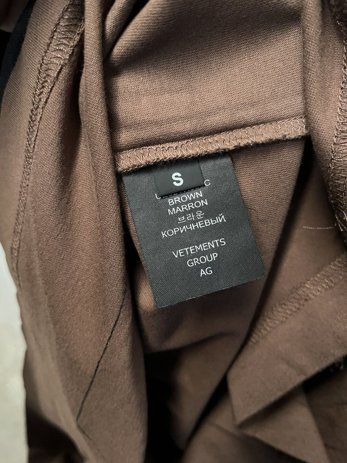 Vetements VETEMENTS Metal Patch Logo Tee Size US S / EU 44-46 / 1 - 4 Thumbnail