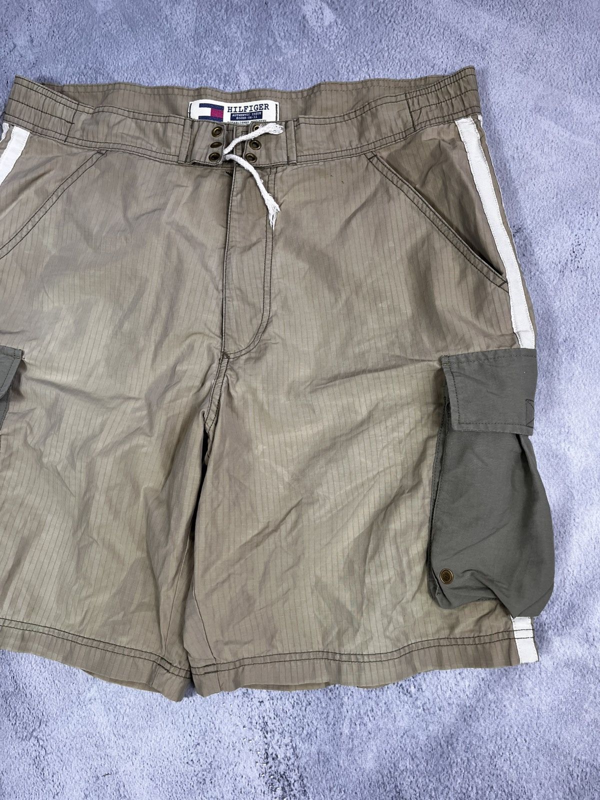 Tommy Hilfiger Vintage Tommy Hilfiger nylon shorts streetwear Y2K style L Size US 34 / EU 50 - 3 Thumbnail