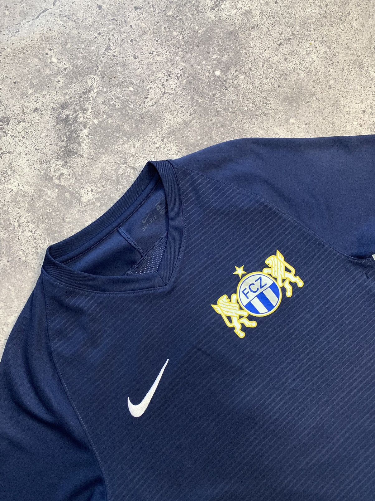 Nike Vintage Nike Zurich blockcore tee y2k sk8 streetwear faded Size US S / EU 44-46 / 1 - 2 Thumbnail
