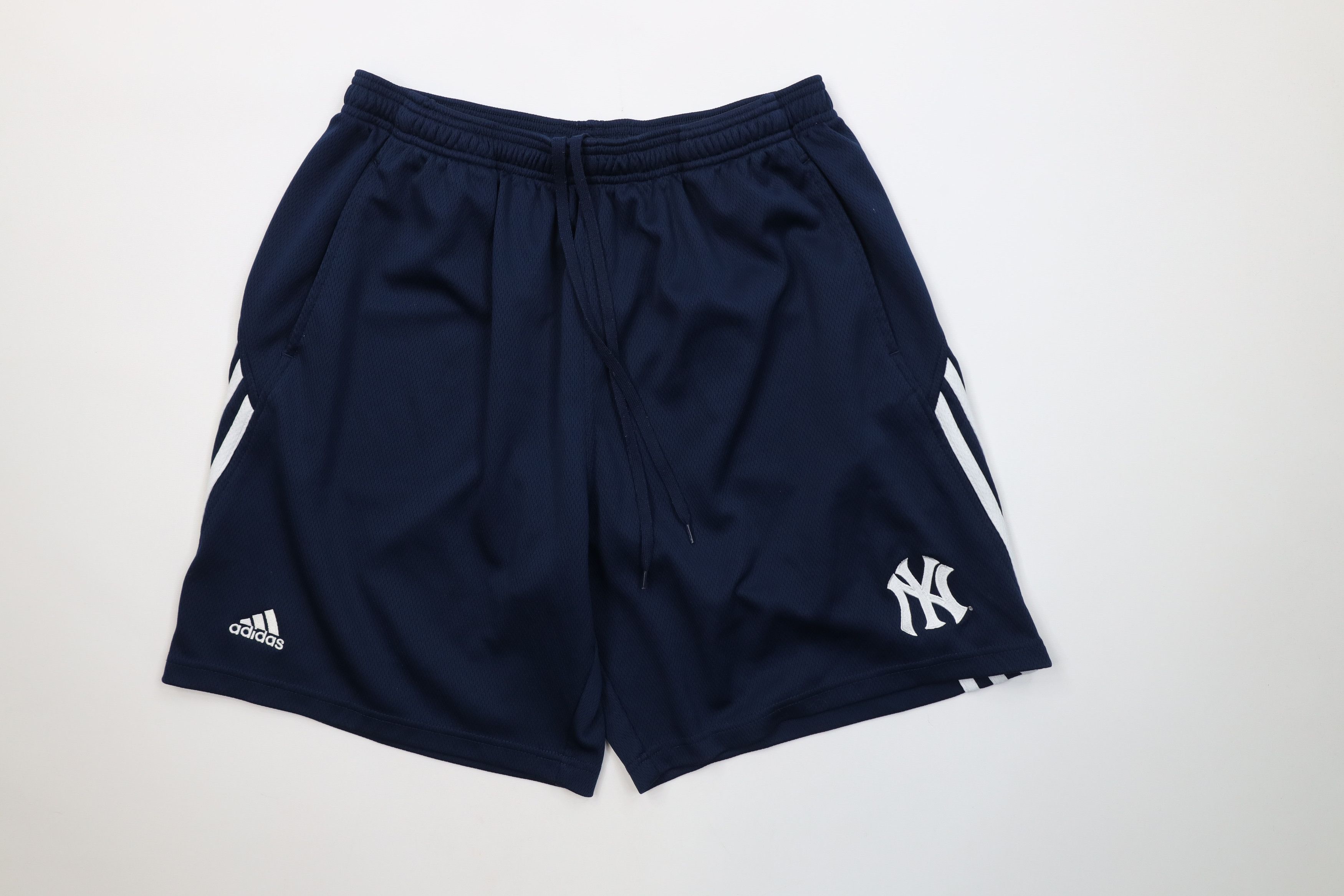 Adidas Vintage Adidas New York Yankees Baseball Above Knee Shorts Size US 34 / EU 50 - 1 Thumbnail