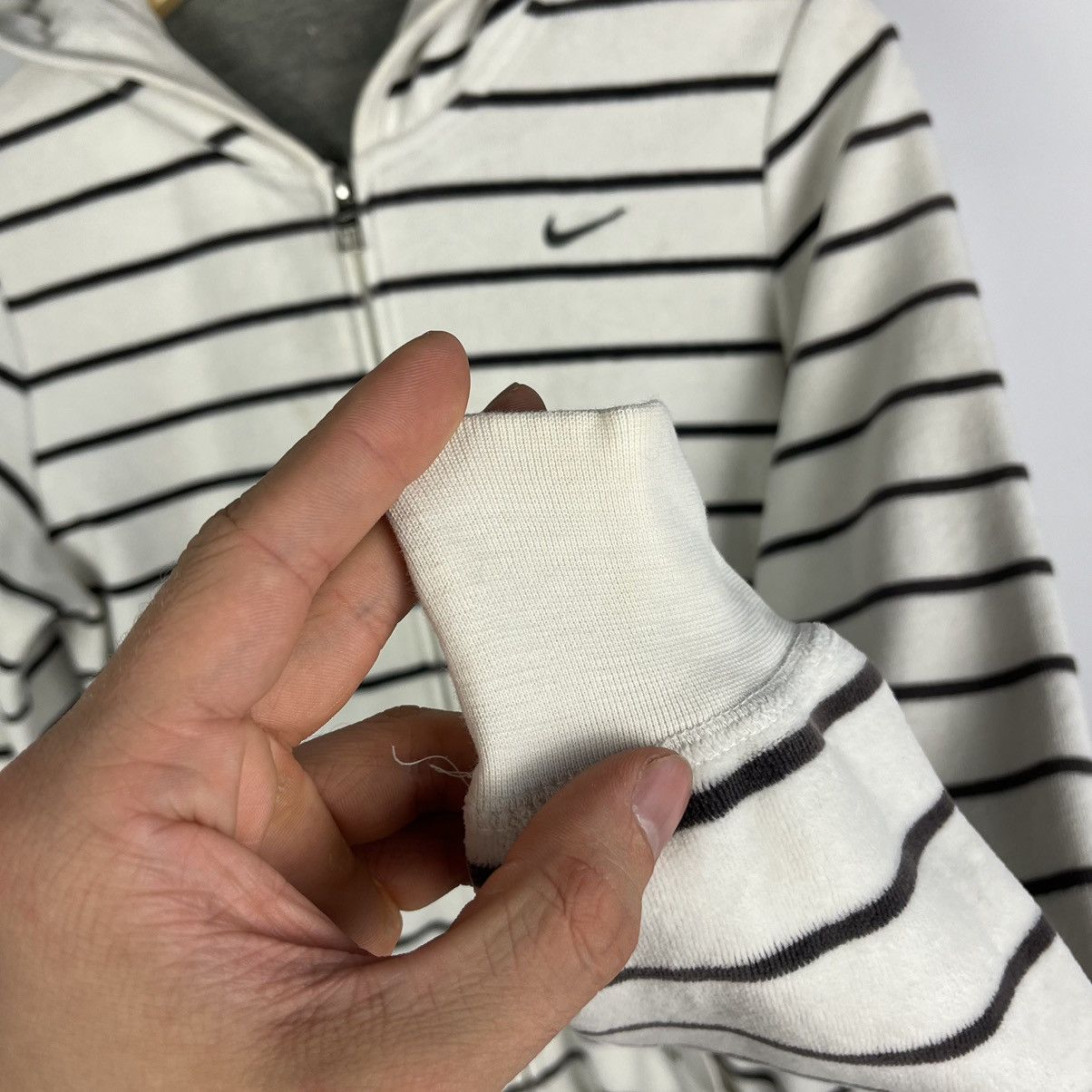 Nike Vintage Nike Striped Velour Zip Up Hoodie Y2K White Top Size S / US 4 / IT 40 - 6 Thumbnail
