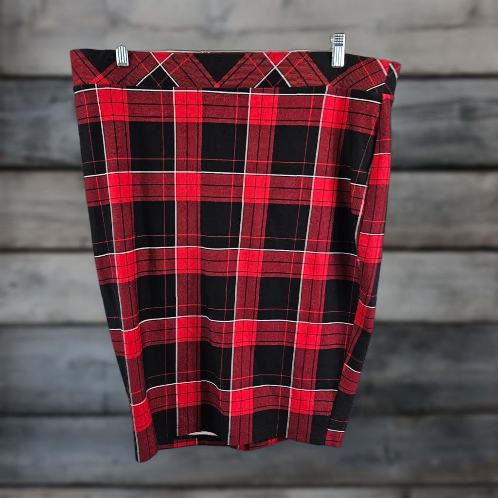 Torrid Torrid Womens Pencil Skirt Size 2 Red Black Plaid Pull On Rayon Blend Size 26" / US 2 / IT 38 - 1 Thumbnail