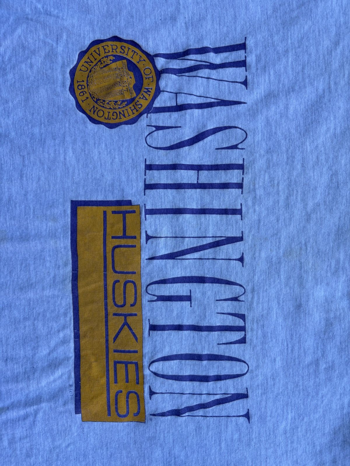 NCAA Vintage 1990s UW Washington “Huskies” T-Shirt Size XL Size US XL / EU 56 / 4 - 4 Thumbnail