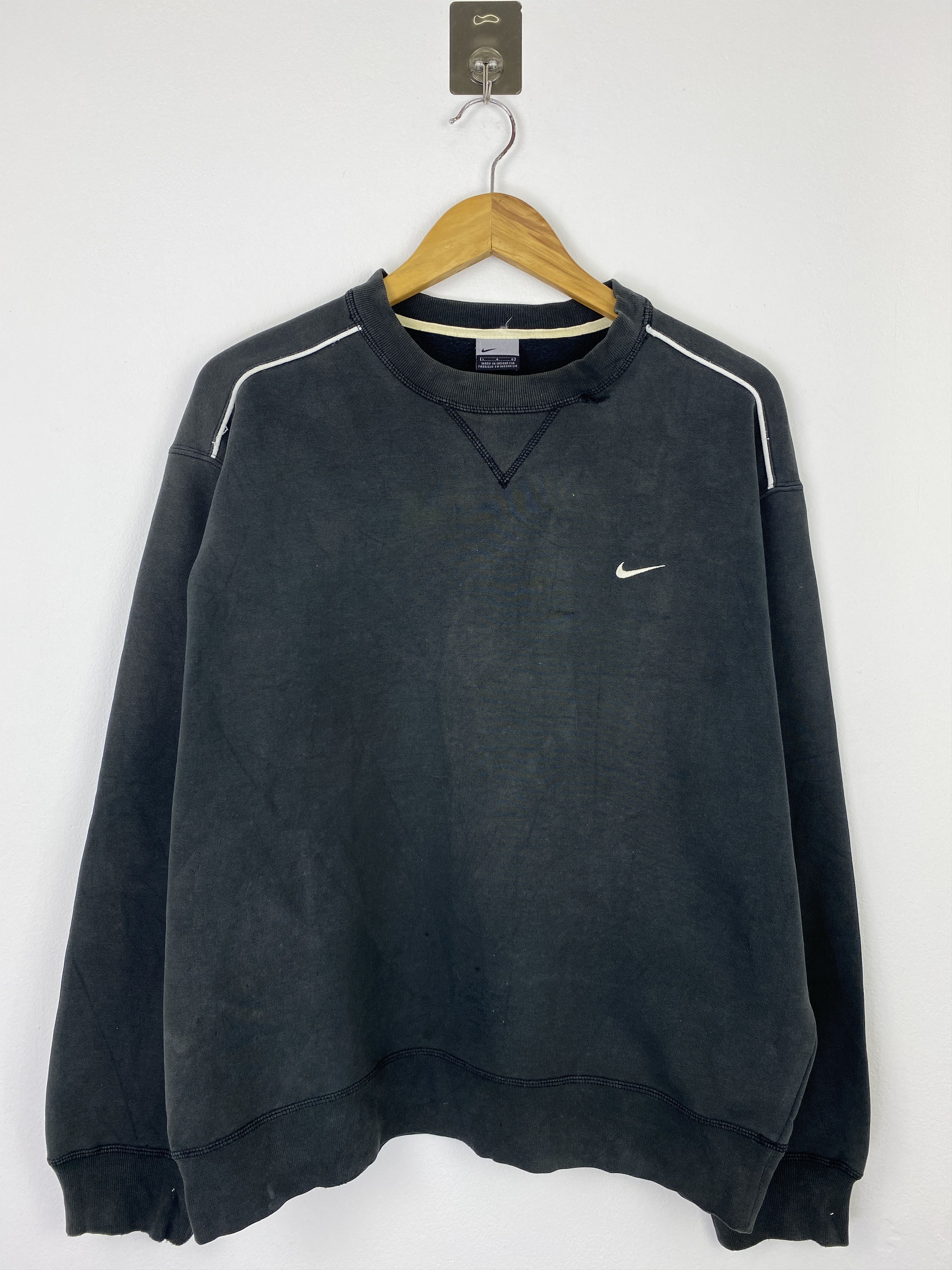Nike Vintage Nike Center Swoosh Faded Sweatshirt L BP0029 Size US L / EU 52-54 / 3 - 1 Thumbnail