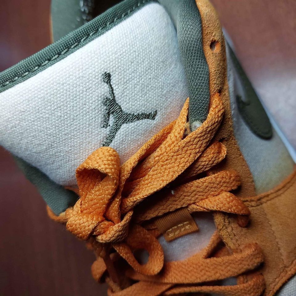 Jordan Brand Jordan 1 Low Light Curry Suede - Size 8 (Good Condition) Size US 8 / EU 41 - 6 Thumbnail