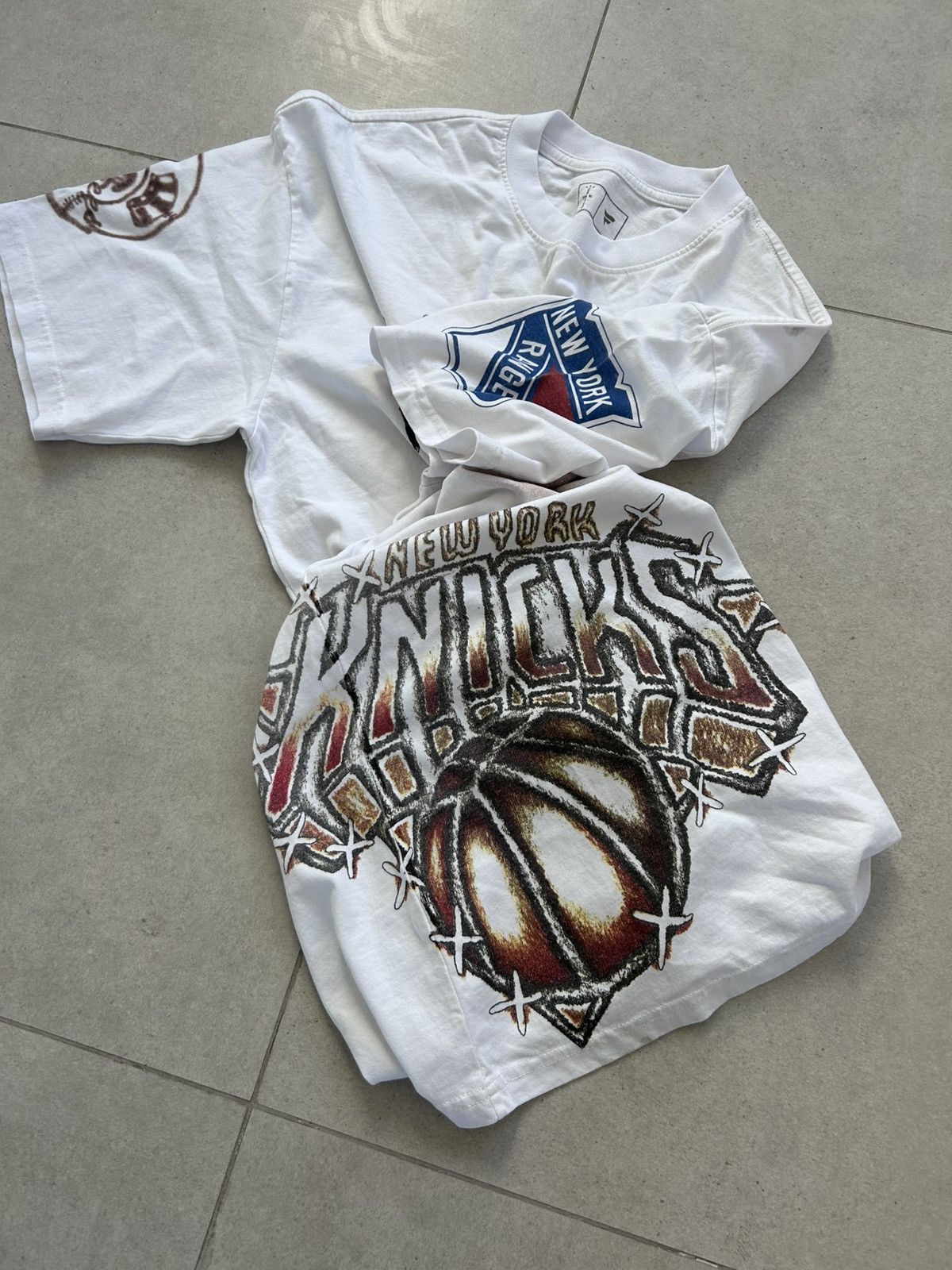 Travis Scott Travis Scott Fanatics Game Exclusive New Yor City White Tee Size US L / EU 52-54 / 3 - 3 Thumbnail
