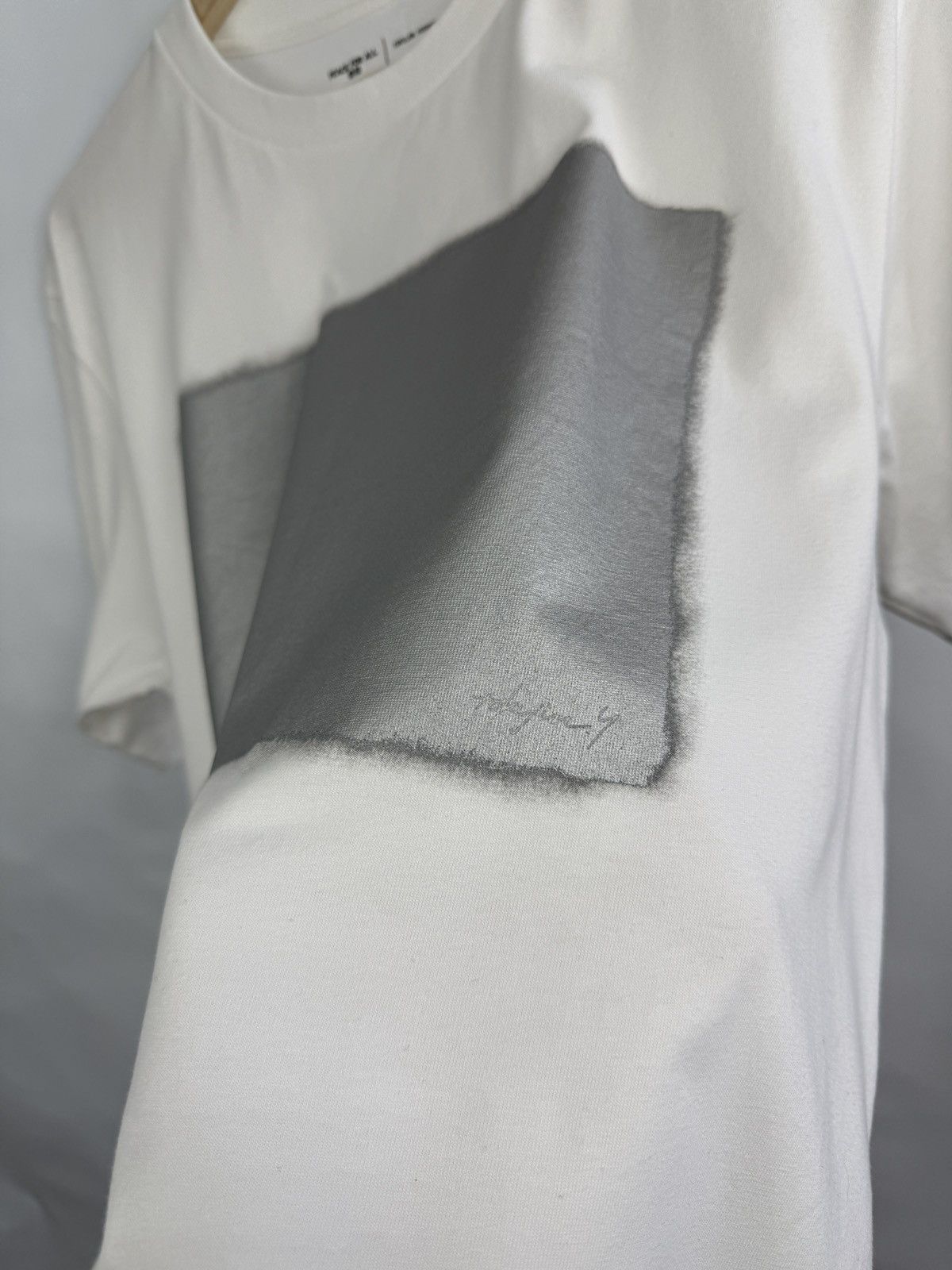 Uniqlo 🇯🇵 Uniqlo Tokujin Yoshioka Peace for All Art Archive T-Shirt Size US XL / EU 56 / 4 - 6 Thumbnail
