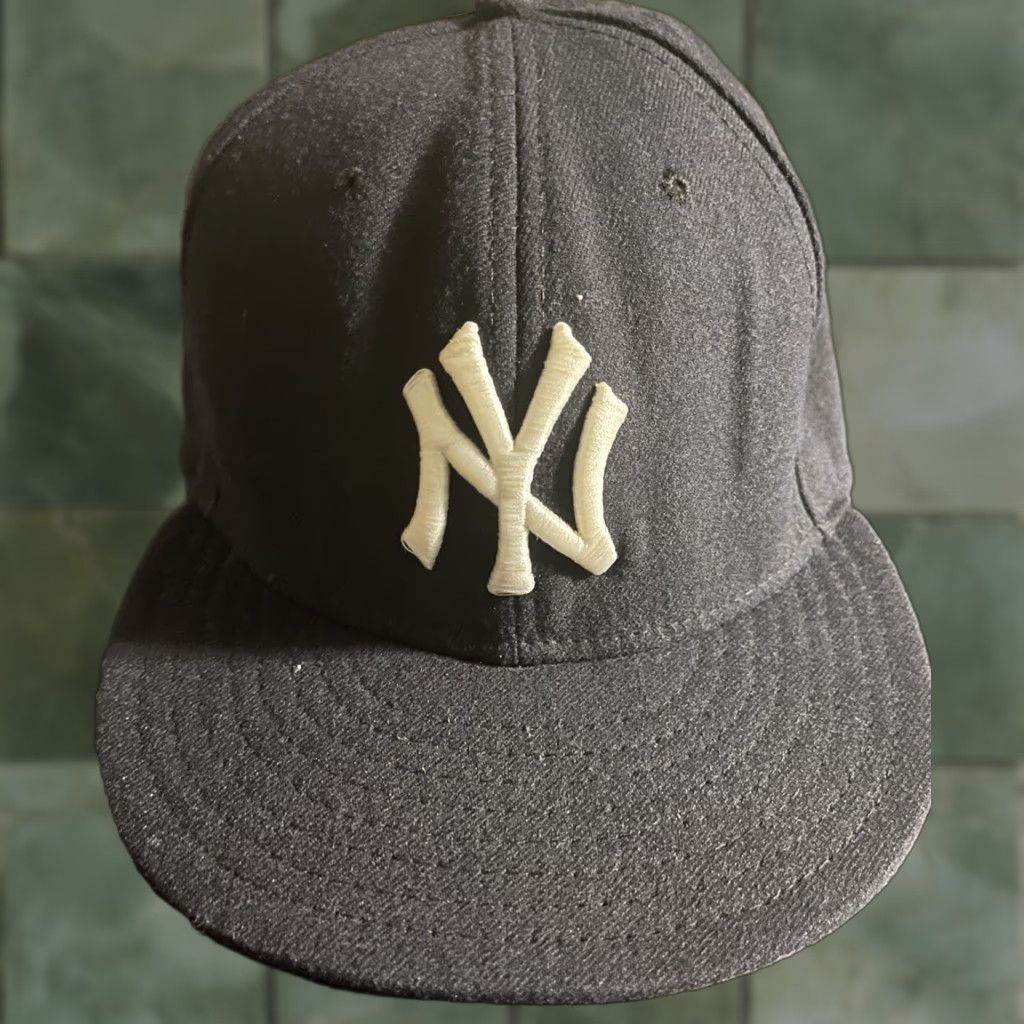 New Era VINTAGE NY Yankees New Era Navy MLB Authentic Collection On-Field 59FIFTY Fitted 7 1/4 Mens Hat Size ONE SIZE - 1 Thumbnail
