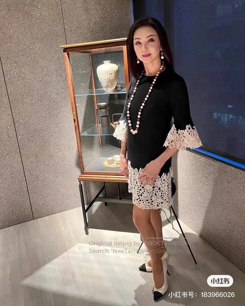 Valentino Valentino Black and white lace flower patchwork dress Size XS / US 0-2 / IT 36-38 - 9 Thumbnail