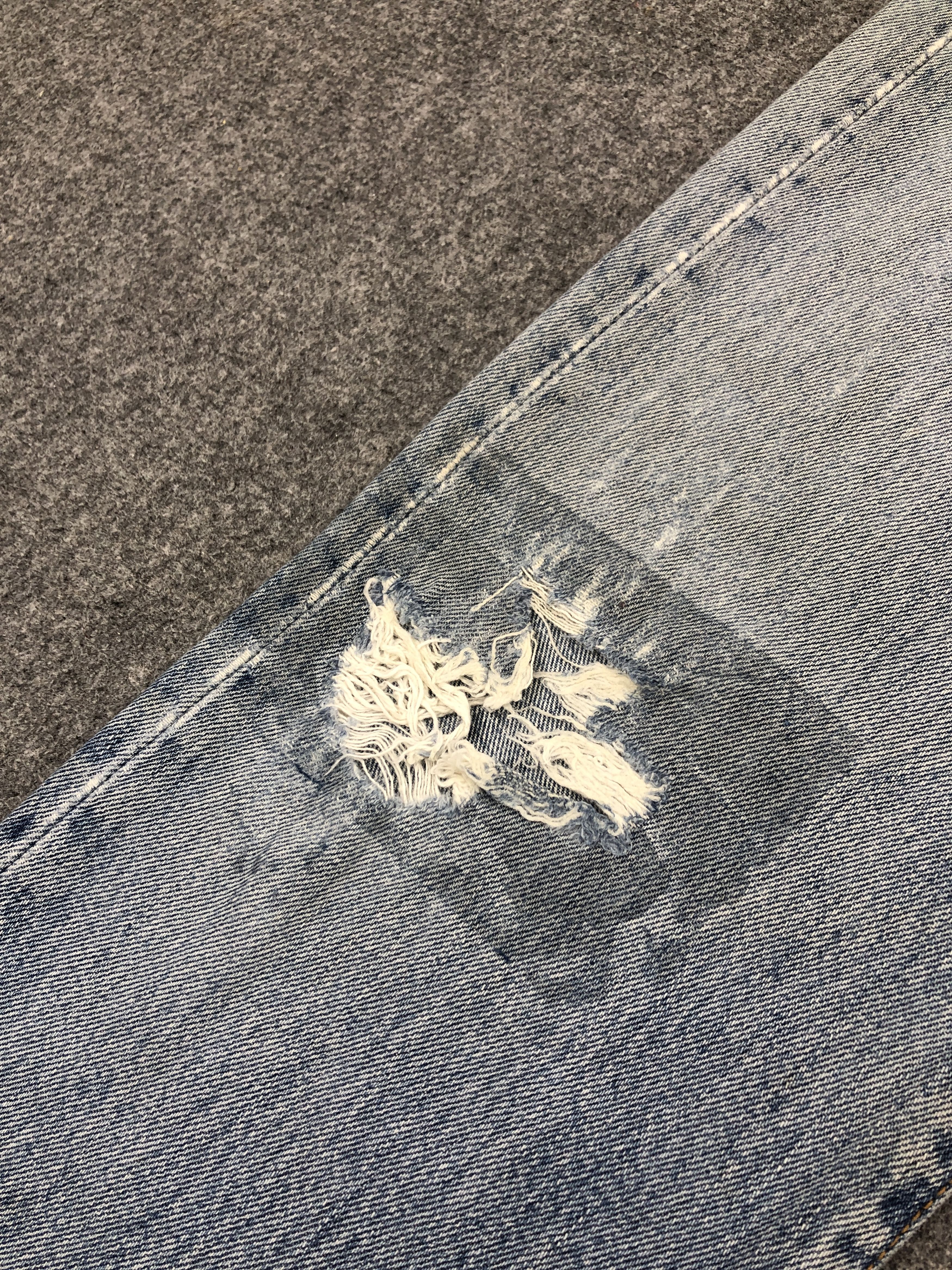 Levi's × Vintage Disressed Vintage Levis 501 Faded Blue Jeans Size US 28 / EU 44 - 12 Thumbnail