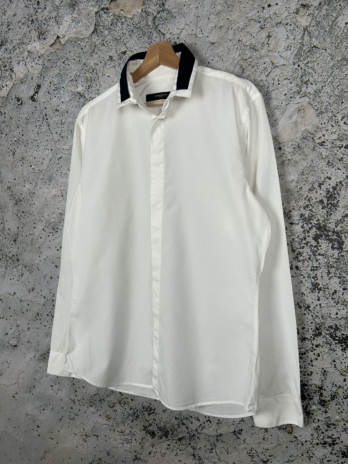 Designer × Givenchy Givenchy White Shirt Black Collar Designer Luxury Vintage Size US L / EU 52-54 / 3 - 2 Thumbnail