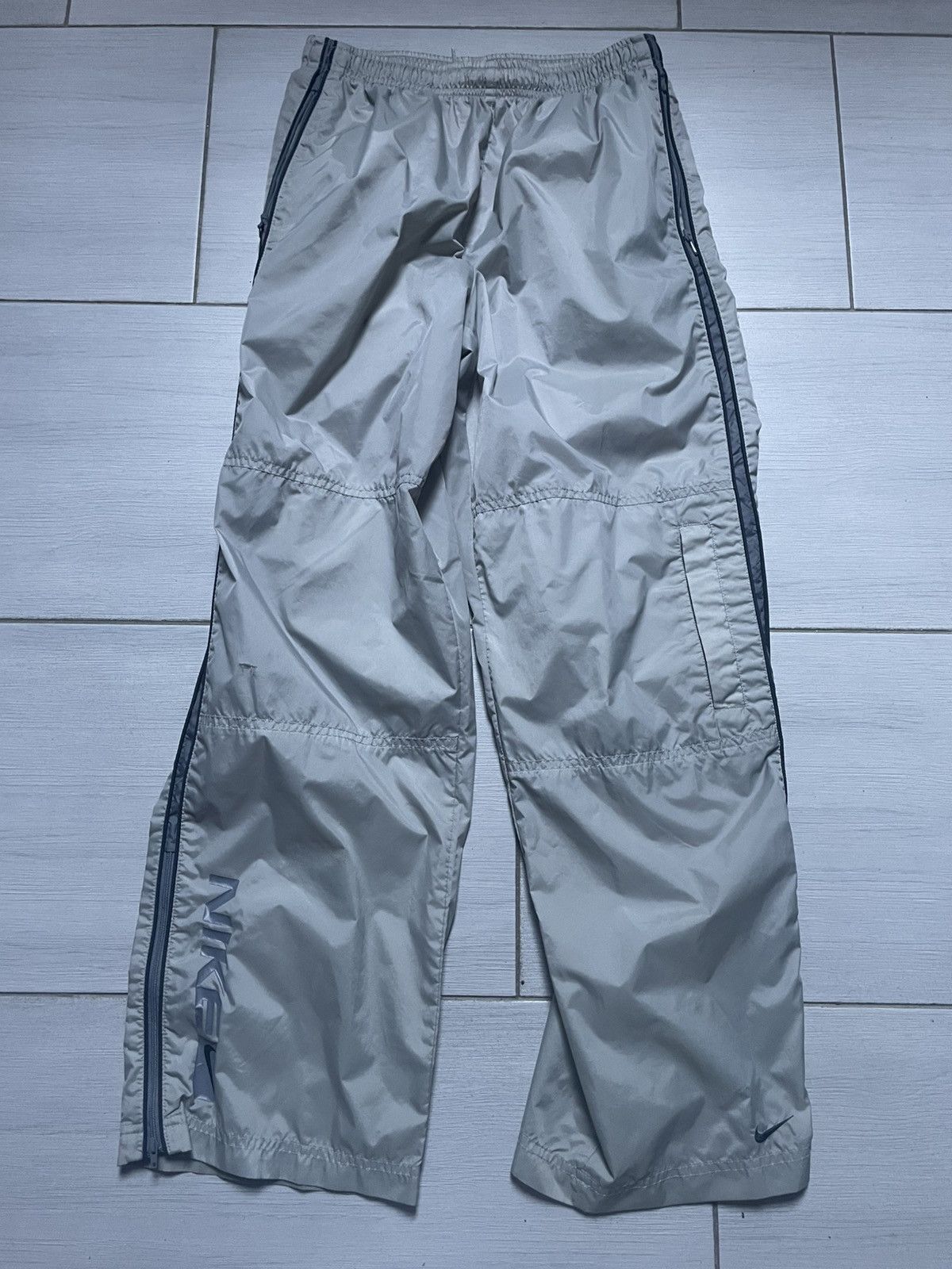 Nike Nike vintage swoosh nylon straight baggy rap drill pants Size US 29 - 4 Thumbnail
