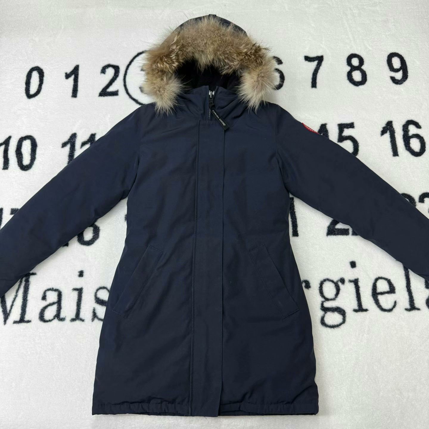 Canada Goose Canada Goose Victoria Series Down Jacket Size XS / US 0-2 / IT 36-38 - 1 Thumbnail