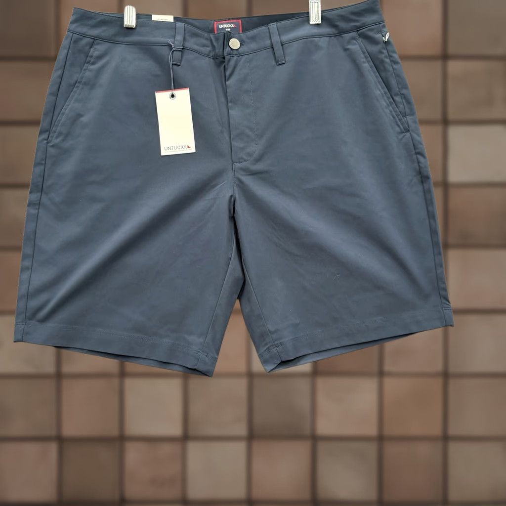 UNTUCKit UNTUCKit Traveler Shorts Men 36 True Navy Polyester Outdoors Golf Golfing Shorts Size US 36 / EU 52 - 1 Thumbnail