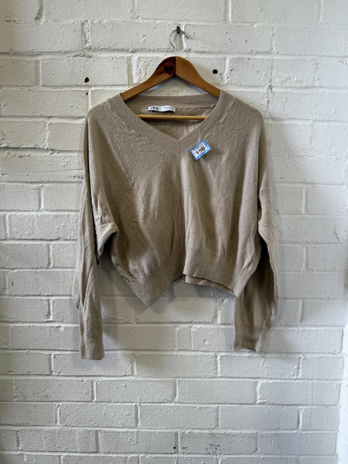 Zara Zara Beige V-Neck Sweater, Medium Size M / US 6-8 / IT 42-44 - 1 Thumbnail