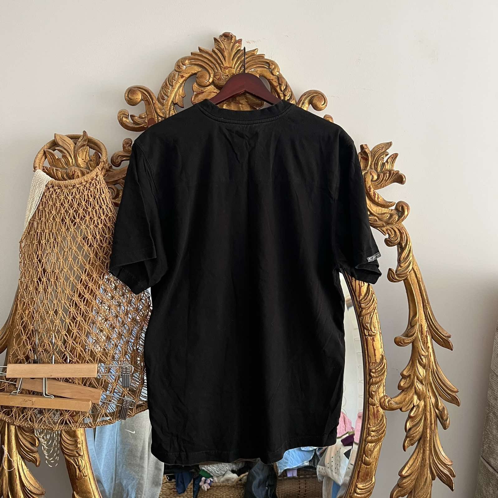 Vintage OAKLEY 00s Crazy Big Central Logo Vintage T Shirt Y2K Size US XL / EU 56 / 4 - 3 Thumbnail