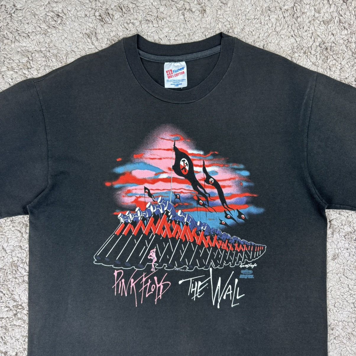 Band Tees Vintage Faded Pink Floyd The Wall "Marching Hammers" T-shirt Size US L / EU 52-54 / 3 - 5 Thumbnail