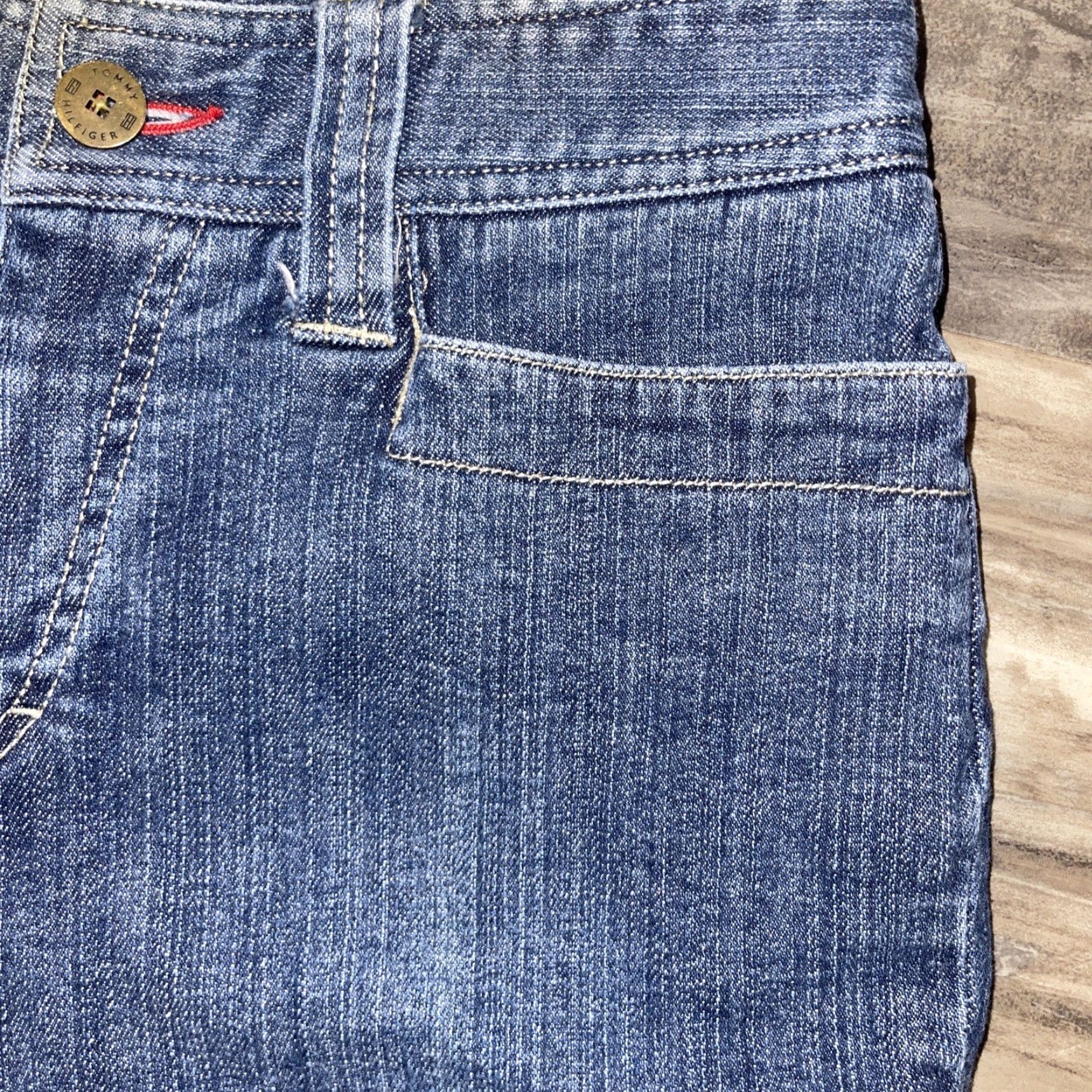 Tommy Hilfiger VINTAGE Tommy Hilfiger Jeans Women’s 6 Denim Logo 90s Preppy Capris Blue Cotton Spandex Belt Loops Pockets Zip Mid Rise Regular Inseam 30" Size 28" / US 6 / IT 42 - 7 Thumbnail