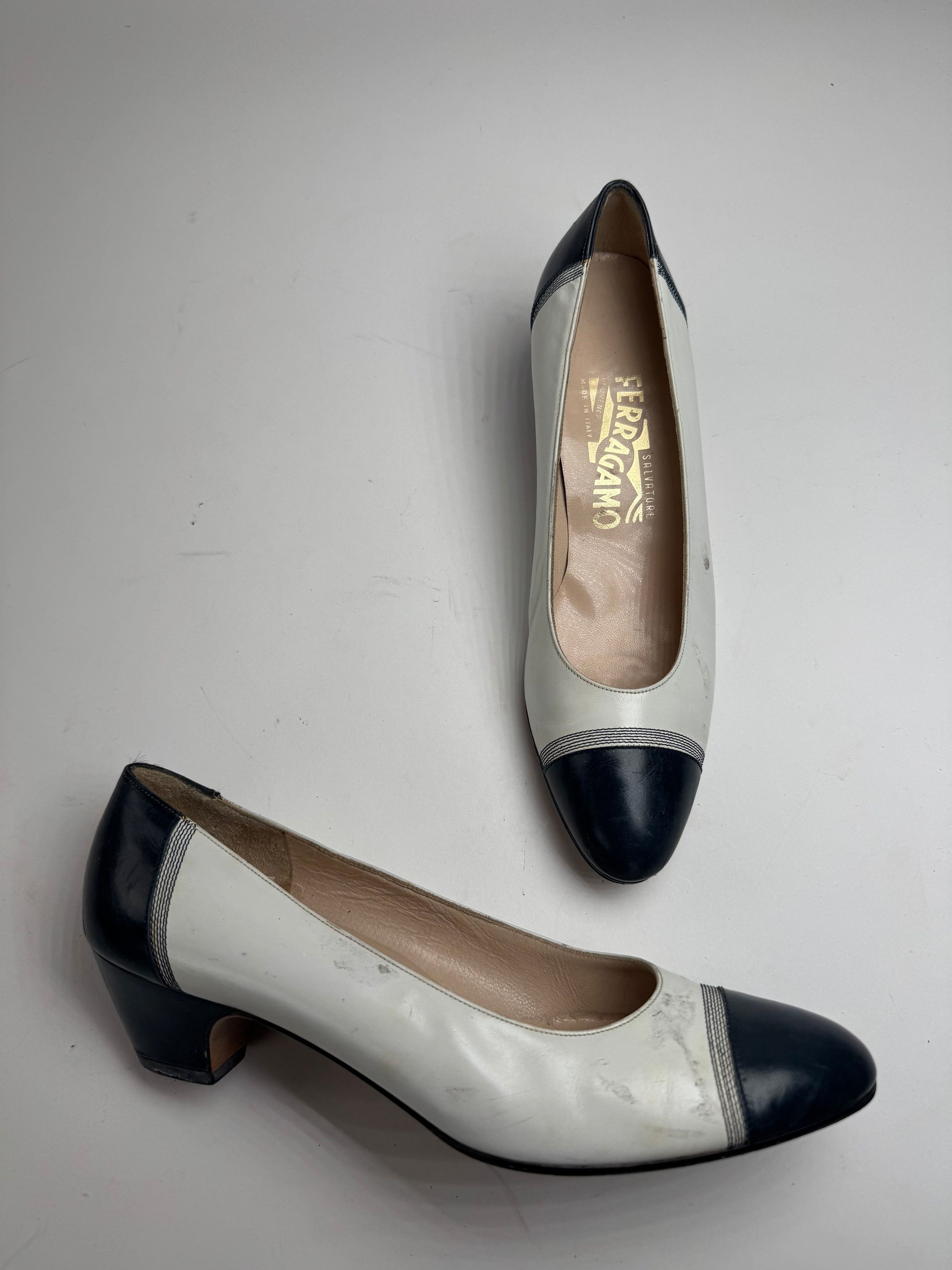 Salvatore Ferragamo Vintage Leather Pumps Navy White Size US 5 / IT 35 - 1 Thumbnail