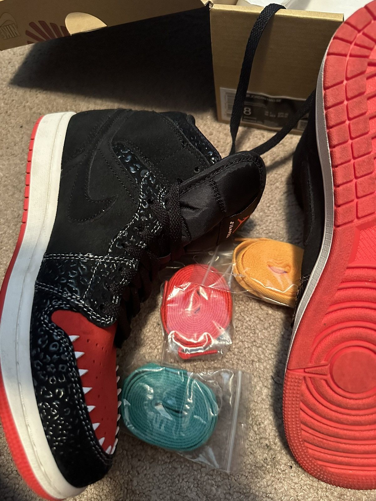 Nike Jordan 1 Mid SE “Siempre Familia” Size US 8 / EU 41 - 11 Thumbnail