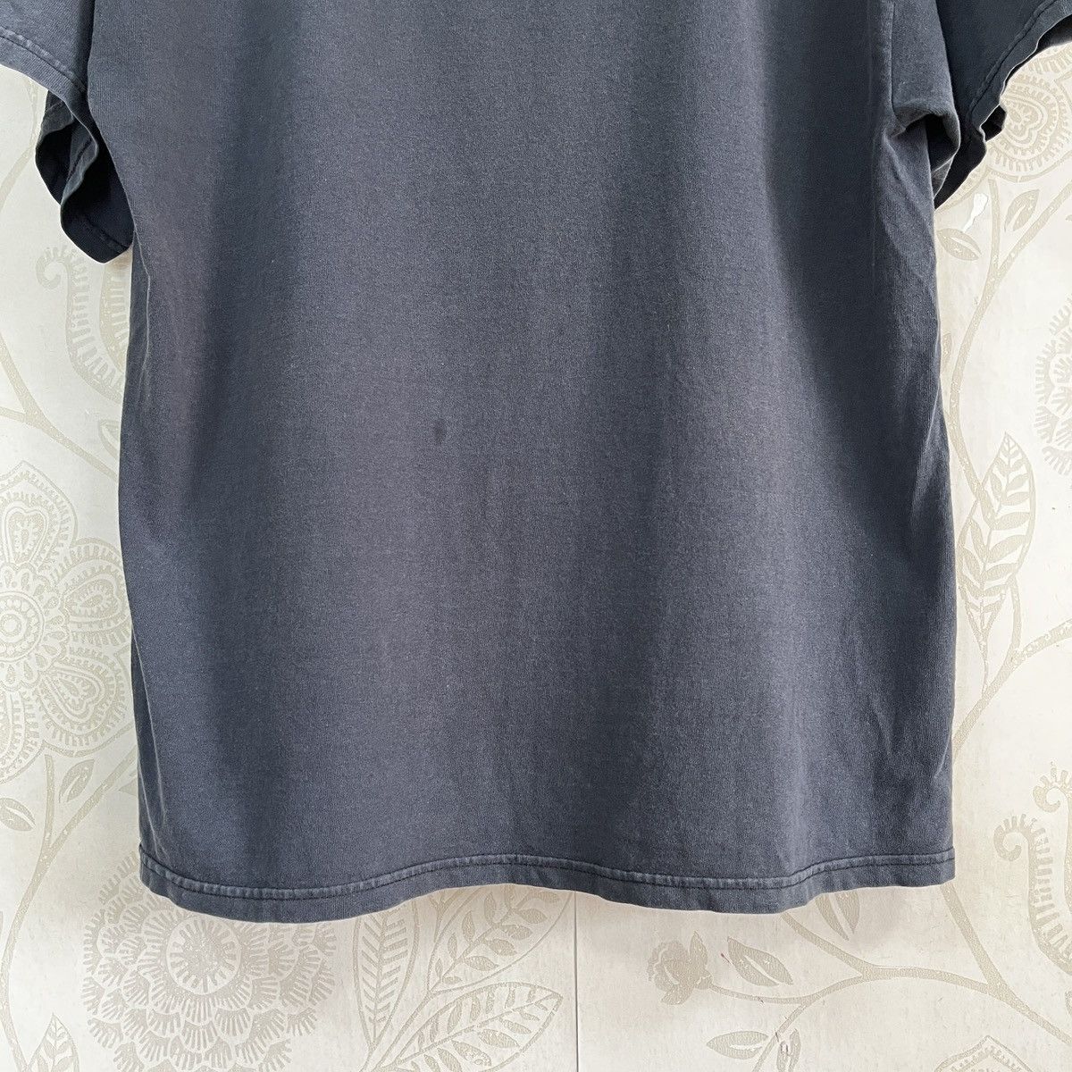 Band Tees VINTAGE JOHNNY CASH FADED TSHIRT ROCK TEES COPYRIGHT 2005 Size US L / EU 52-54 / 3 - 12 Thumbnail