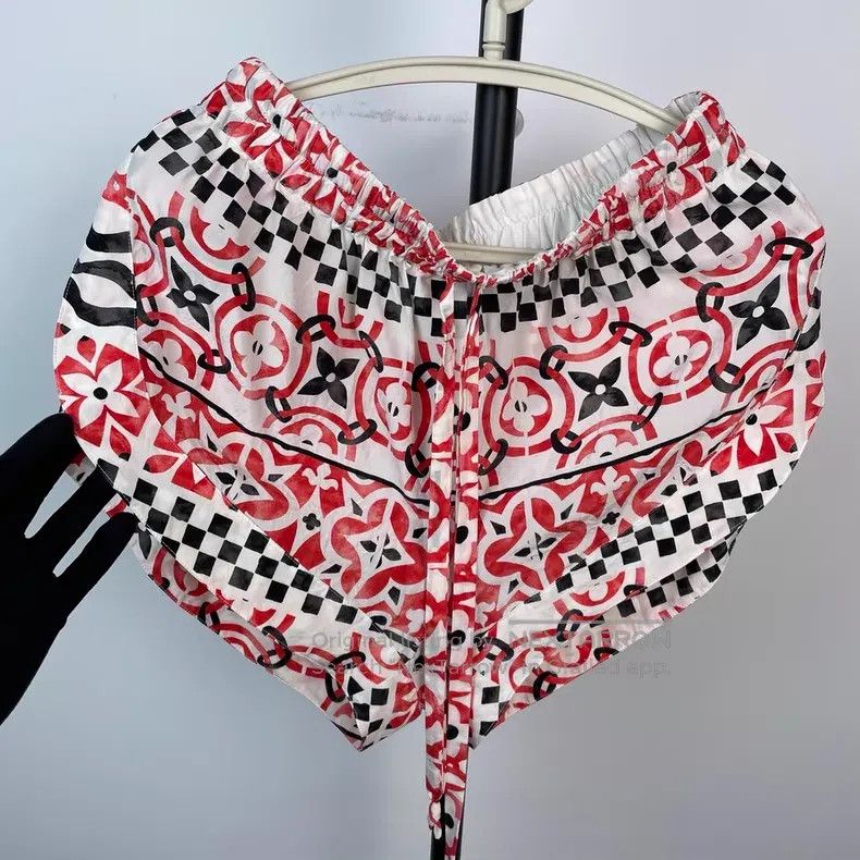 Louis Vuitton Louis Vuitton Red resort logo shorts Size US 36 / EU 52 - 7 Thumbnail