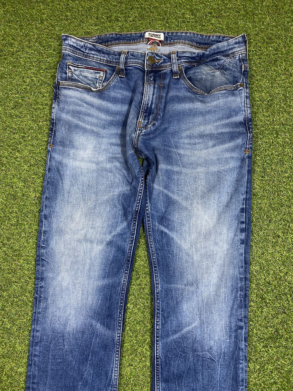 Tommy Hilfiger Vintage Y2k Hilfiger Denim jeans faded style size 33x32 Size US 33 - 2 Thumbnail