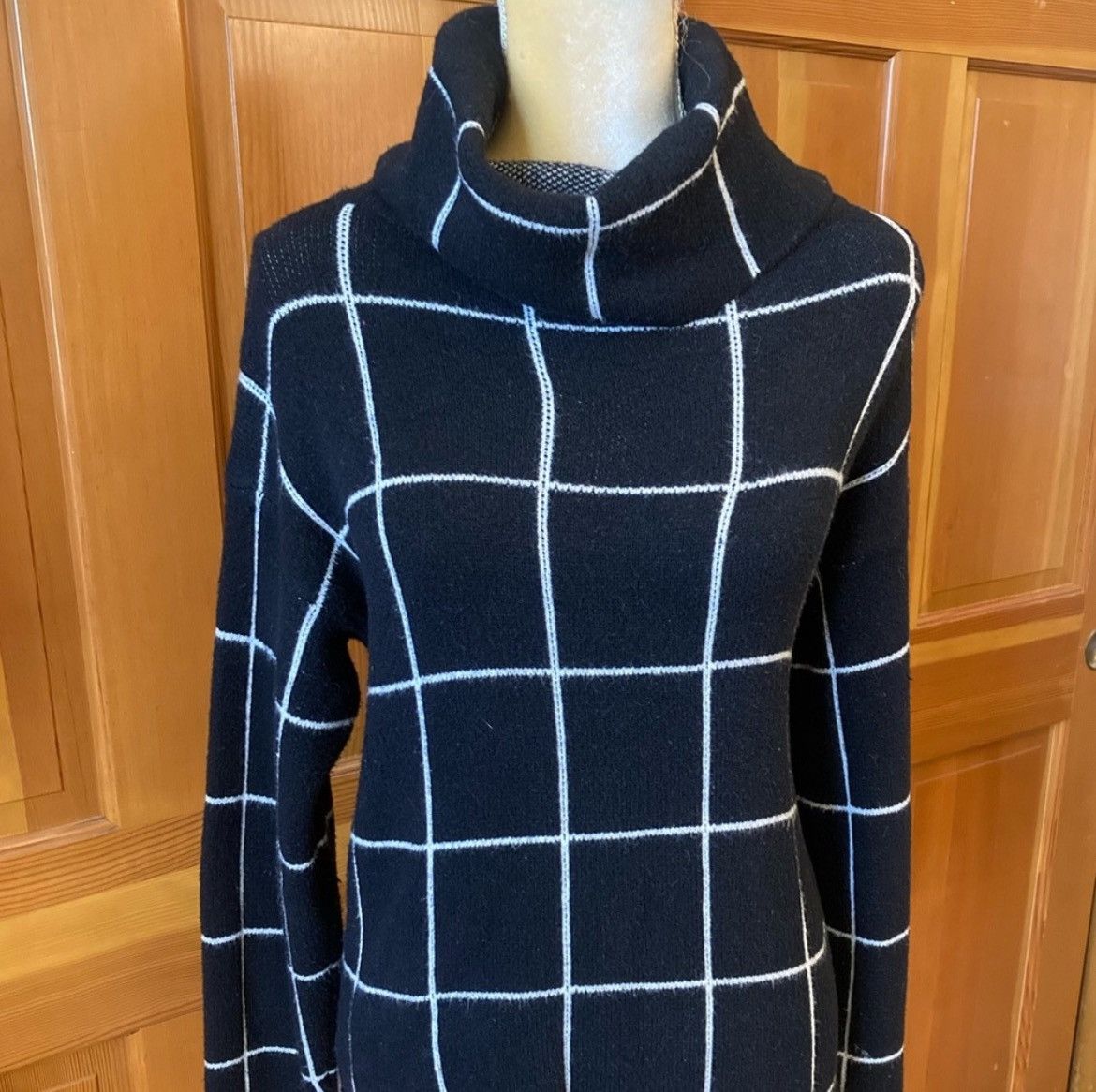 Designer × Other NWT, Lavishly Paris Women's Black Turtleneck Sweater. Size S / US 4 / IT 40 - 12 Thumbnail