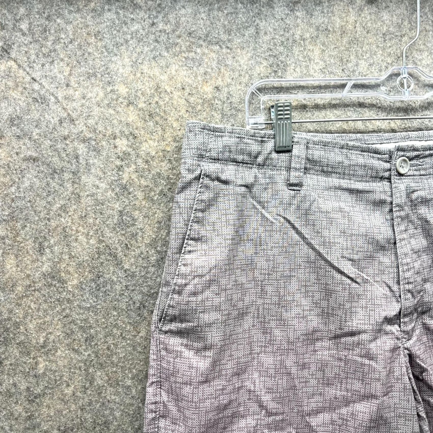 Vintage VINTAGE? No. Greg Norman Shorts Men 36 Red Gray Chino Flat Front Casual Two Tone Golf Size US 36 / EU 52 - 3 Thumbnail