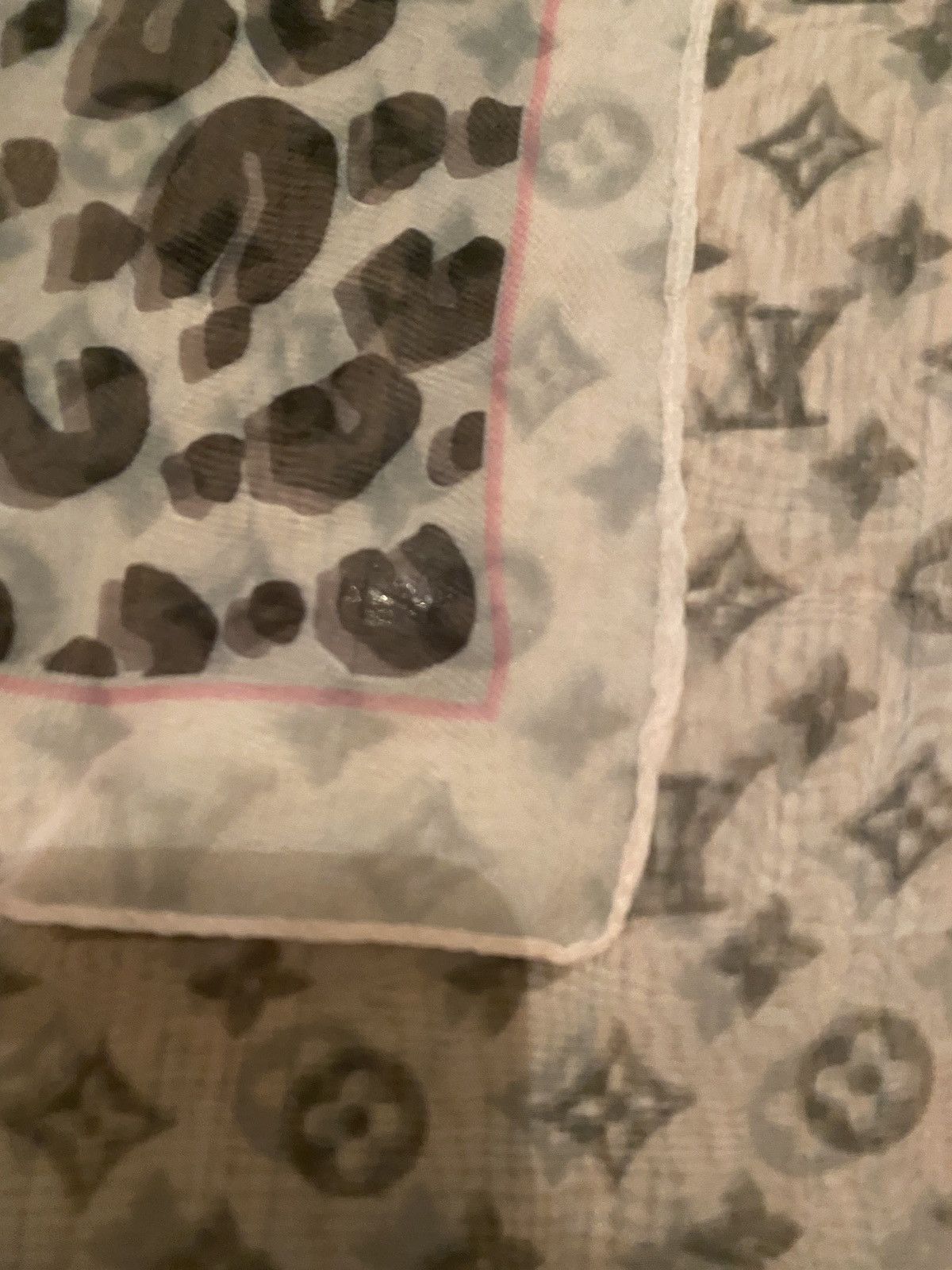 Louis Vuitton Pink 100% Silk Louis Vuitton Monogram Scarf Size ONE SIZE - 15 Thumbnail