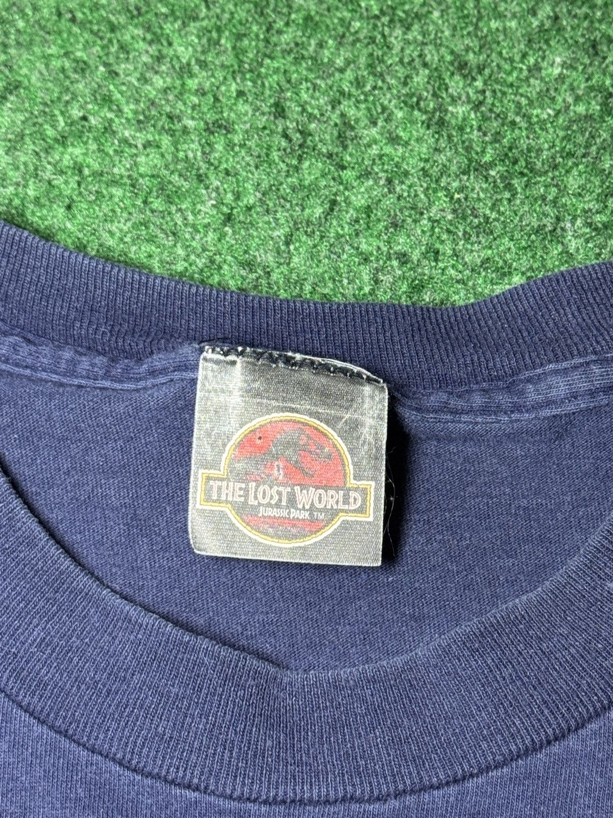 Vintage Jurassic Park T Rex Aop Movie Promo 90s RARE XL T Shirt Size US XL / EU 56 / 4 - 4 Thumbnail