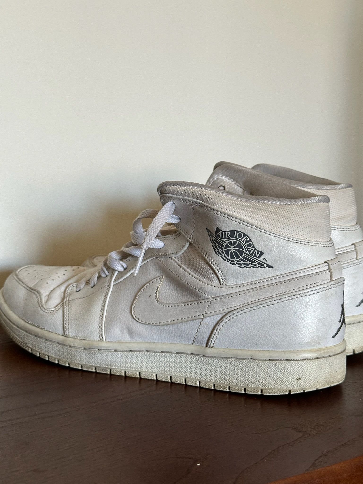 Jordan Brand Air Jordan 1 Mid "White Cool Grey" Size US 11 / EU 44 - 3 Thumbnail
