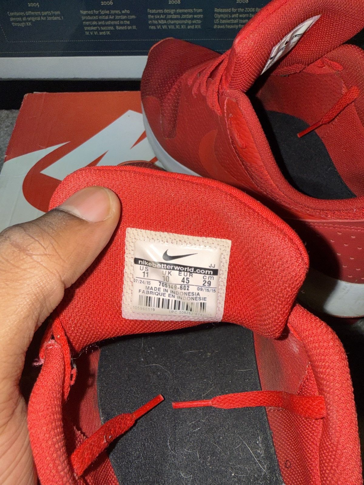 Nike Nike Air Max Tavas Triple Red Size US 11 / EU 44 - 5 Thumbnail