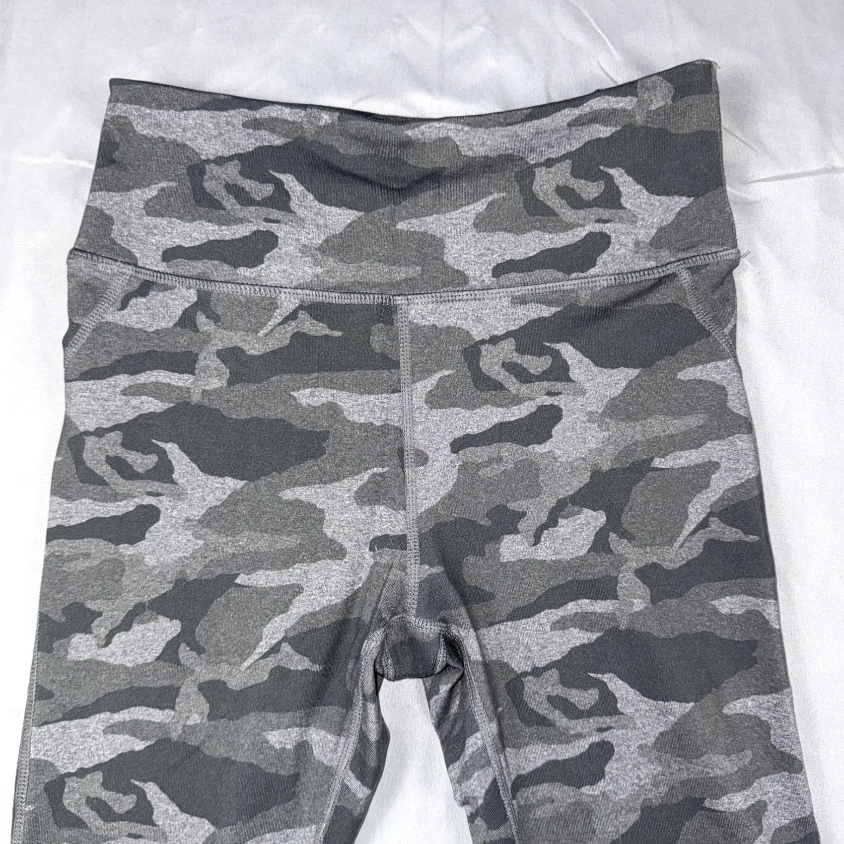 Vuori Vuori Leggings Womens XS Gray Camouflage Ankle High Rise Pull On Pocket Slim Athletic Training Running Yoga Shirt? Size 26" / US 2 / IT 38 - 5 Thumbnail