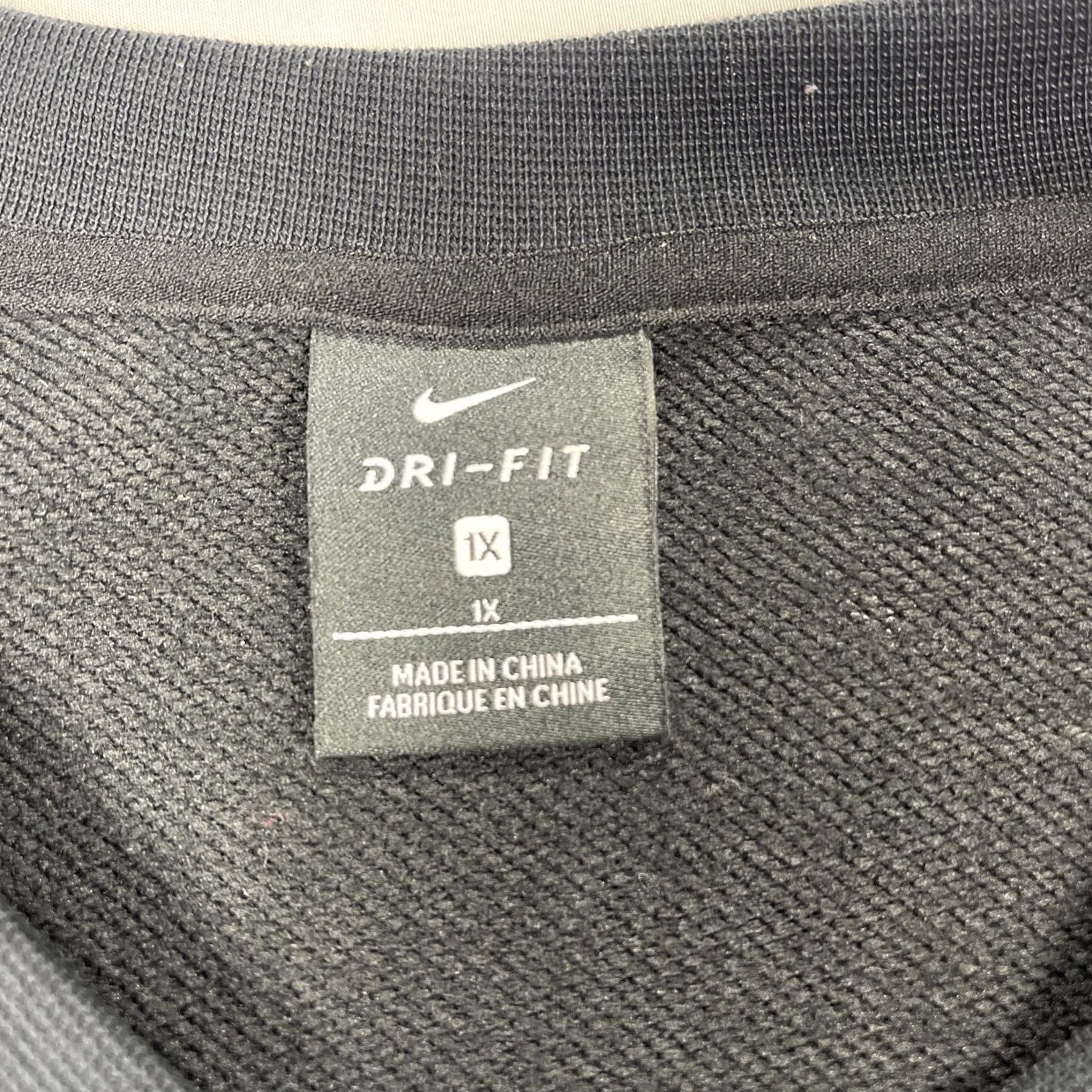 Nike VINTAGE Nike Women’s Sweatshirt 1X Dri-Fit Versa Black Cropped AO2279-010 Size XL / US 12-14 / IT 48-50 - 4 Thumbnail