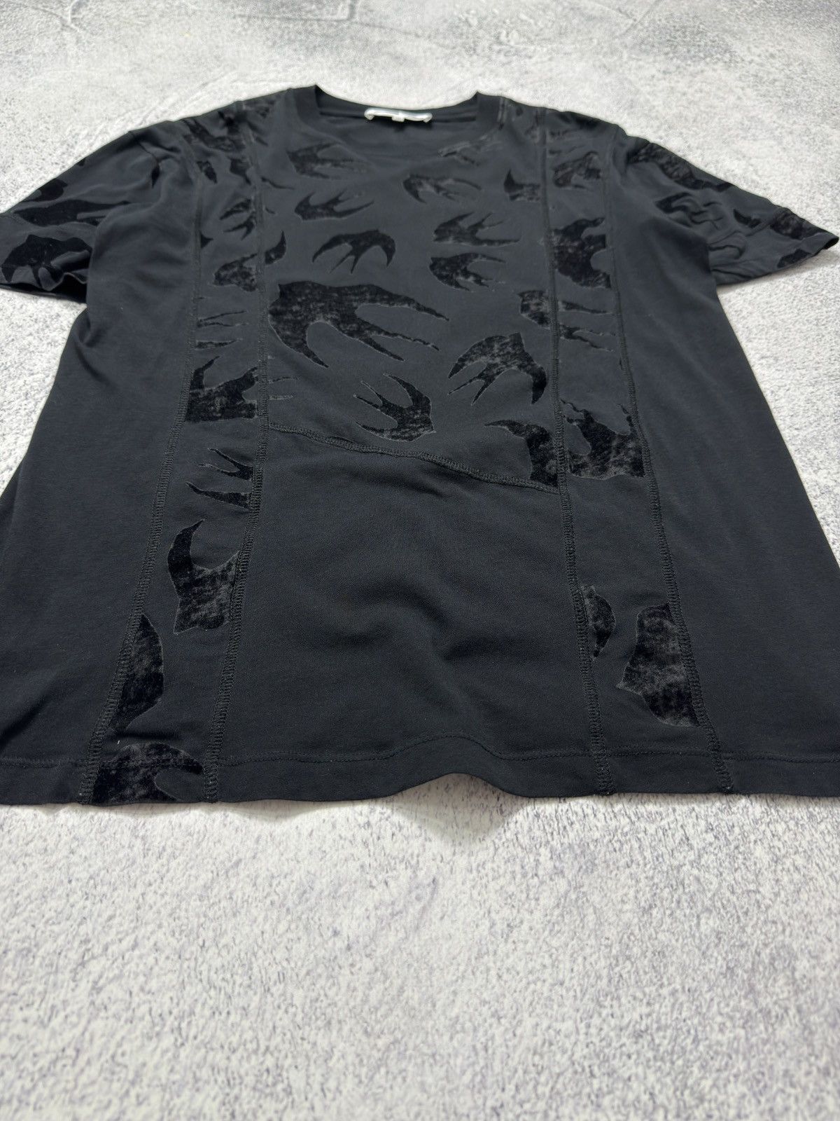 Alexander McQueen × MCQ × McQ Alexander McQueen McQ By Alexander McQueen Swallows Bird Print Tee T-Shirt Size US L / EU 52-54 / 3 - 3 Thumbnail