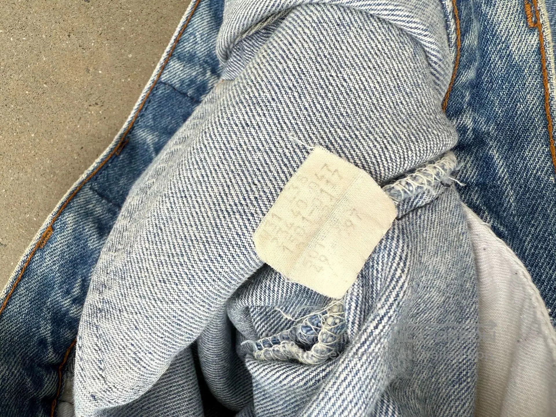 Vintage Vintage 90s Levis 501 Jeans. Size US 31 - 8 Thumbnail