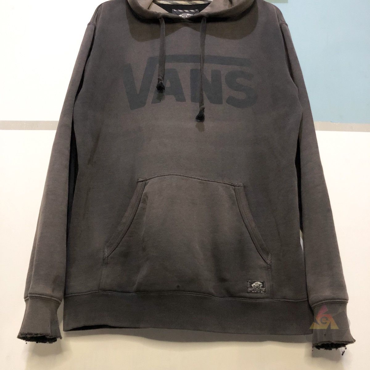 Japanese Brand × Vans × Vintage Vintage THRASHED VANS Big Logo Hoodie Size US M / EU 48-50 / 2 - 4 Thumbnail