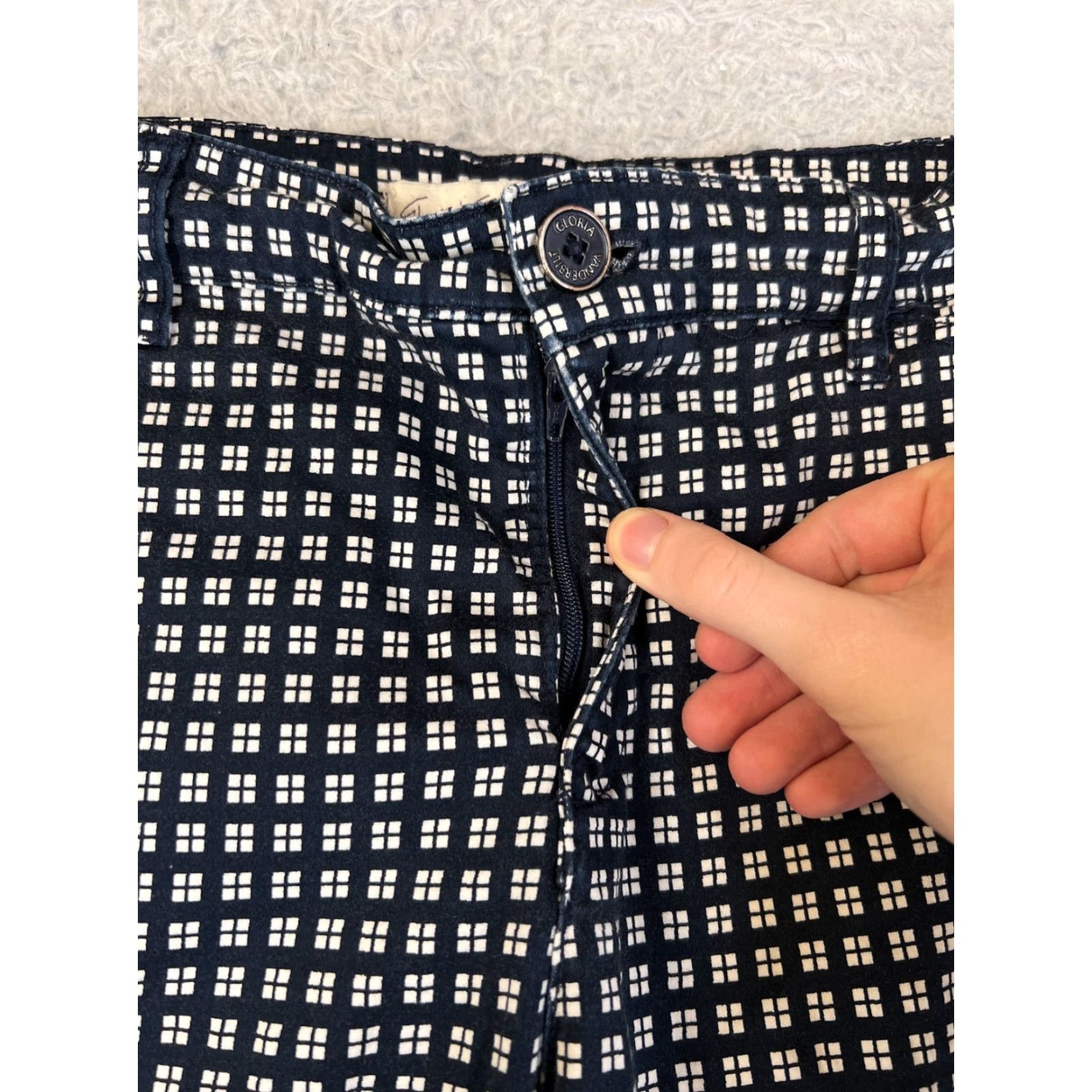 Gloria Vanderbilt Gloria Vanderbilt Pants Women's Capri 8 Blue White Aztec Knit Mid Rise 30x18 Size 30" / US 8 / IT 44 - 6 Thumbnail