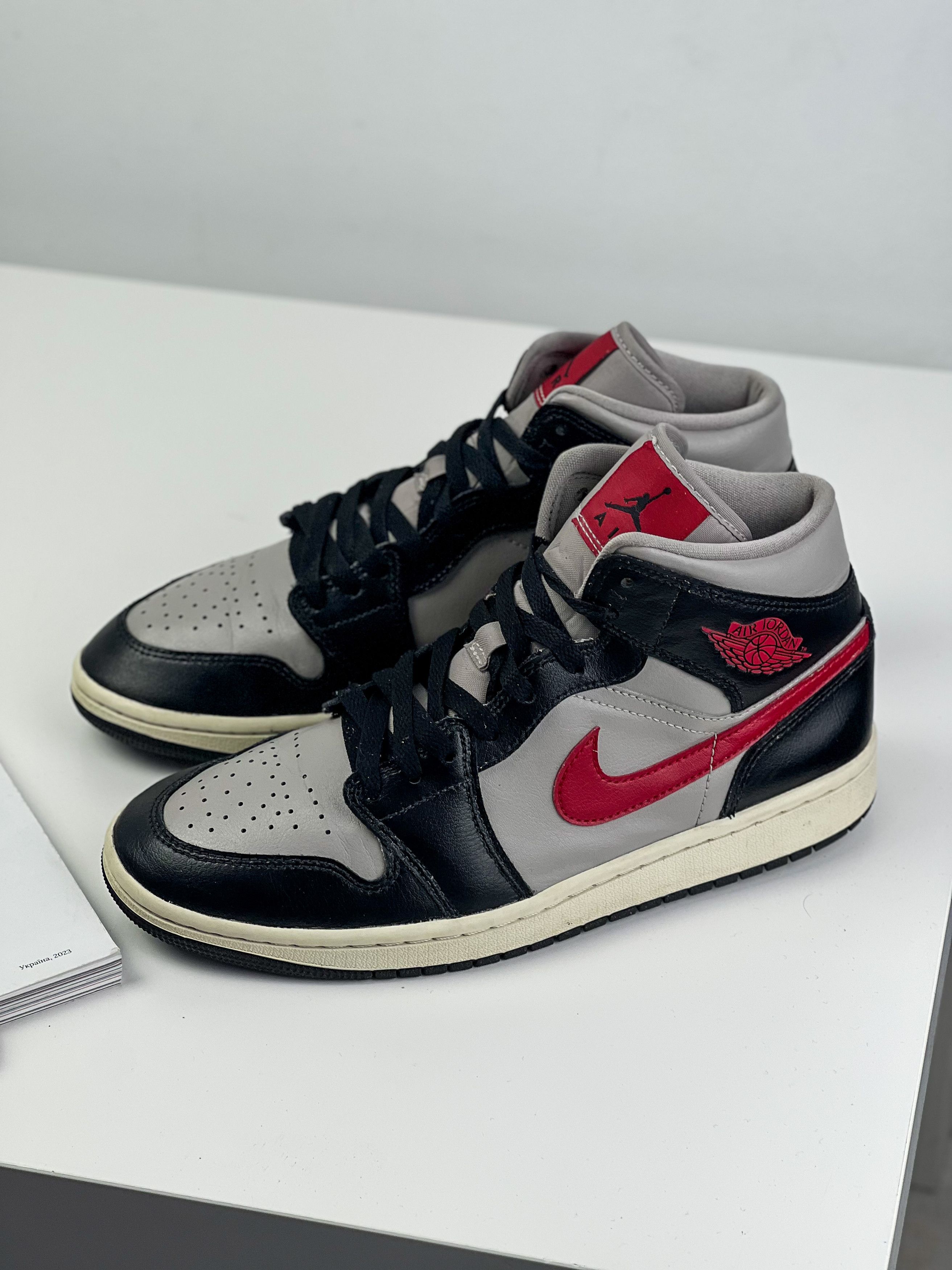 Jordan Brand × Nike Air Jordan Air 1 Mid Shoes White/Black Size US 7 / EU 40 - 7 Thumbnail