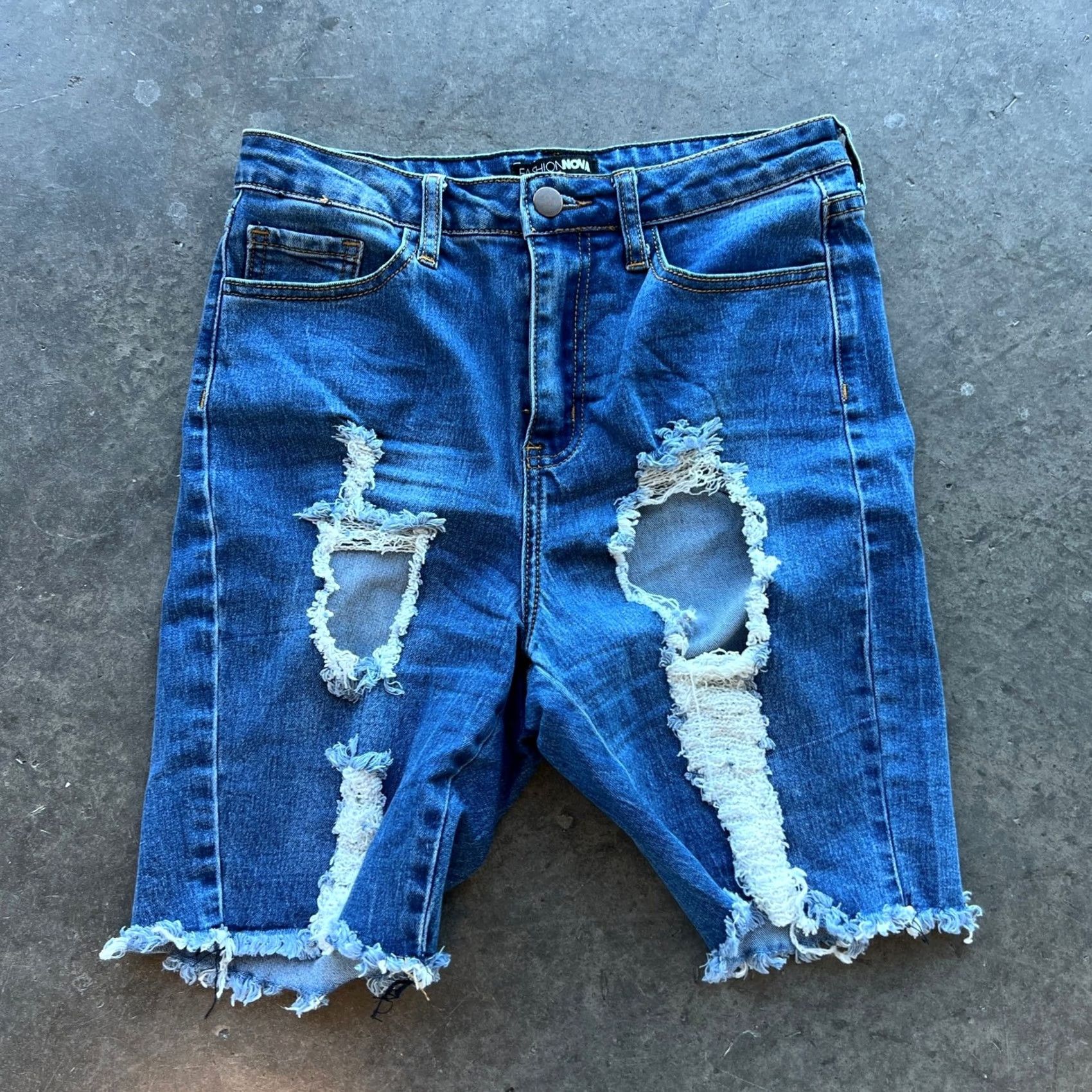 Fashion Nova VINTAGE Y2K Fashion Nova Khloe Bermuda Denim Short 7 Women Medium Wash Distressed Blue Bermuda Shorts Womens 7 Size 28" / US 6 / IT 42 - 2 Thumbnail